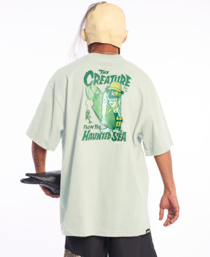 Remera Creature Over Haunted Sea