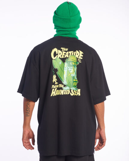 Remera Creature Over Haunted Sea